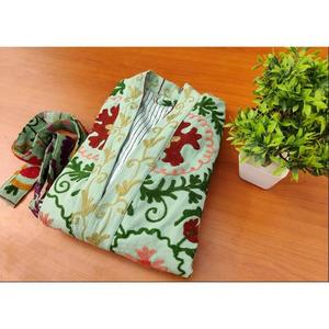 Nouvelle broderie Suzani pour femmes régulière 100% coton respirant tricoté matelassé veste de plage avec des techniques teintes unies - Product Image 6