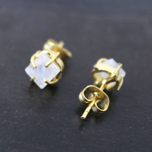 ต่างหูเม็ดเดี่ยวชุบทองสำหรับอินเดียแบบง่ามพลอยมูนสโตนธรรมชาติ - Product Image 3