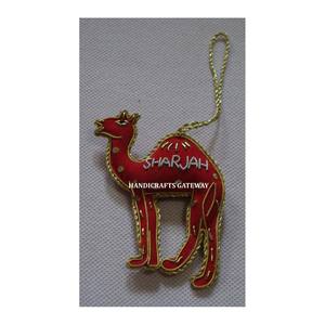 Nuevo dorado Zari bordado árbol de Navidad adornos colgantes Color rojo forma de camello con cuentas trabajo utilizado para la decoración de la fiesta de cumpleaños - Product Image 1