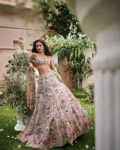 Look de soirée Designer Lehenga Choli avec broderie - Product Image 2