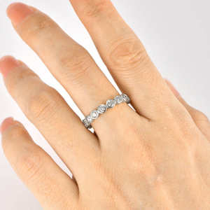 Anillo de Eternidad con Moissanita Redonda de 3MM y 0.10ct, Engaste de Bisel, Anillo de Compromiso Apilable con Forma de Burbujas, Regalo para Mujer - Product Image 5