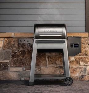 Barbecue et fumoir à granulés de bois moderne en acier inoxydable noir thermolaqué 653 pouces carrés avec contrôle tactile Wi-Fi pour cuisson extérieure et camping - Product Image 4