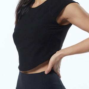 Performance Fit-top ajustado con cuello redondo para mujer, 95% algodón, 5% licra, mangas ajustadas, cuello redondo en forma de raglán, camisetas cortas opacas con dobladillo redondo - Product Image 5