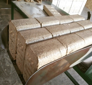 Briquettes de bois de pin dur de 6 mm à haute efficacité pour poêle à granulés - Product Image 2