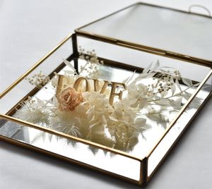 Boîte à bijoux carrée de luxe en verre avec finition dorée, écologique, personnalisable, en laiton et verre pour le rangement des bijoux - Product Image 6