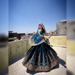 Haut de prêt-à-porter 3 pièces traditionnel indien pakistanais pour femmes Lengha Choli Plazzo pour les mariages et les fêtes d'hiver - Product Image 2