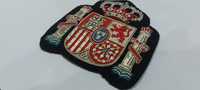 Écussons et badges en polyester brodés à la main, fil de bouillon, logo personnalisé, couleur personnalisée, service OEM/ODM, étiquettes tissées pour vêtements sur mesure