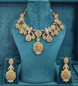 Collier en moissanite en laiton avec de magnifiques boucles d'oreilles, ensemble inspiré de Sabyasachi, parfait pour les mariages, les tenues de soirée, ensemble de luxe - Product Image 6