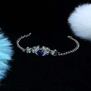 Pulsera y Brazalete de Diamantes Zarkan, Detalles Azules Vibrantes, Plata, Accesorio Elegante y con Estilo - Product Image 3