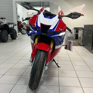 Oferta de Calidad: Motocicletas Nuevas CBR1000RR-R Fireblades (SP) 2025-2026 en Stock - Product Image 1