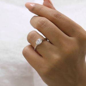 แหวนหมั้นเพชรเม็ดเดี่ยวทรงกลม1กะรัตของขวัญคริสต์มาสสำหรับผู้หญิงสีโรสโกลด์18K - Product Image 6