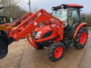 Mini tracteurs diesel Kioti CS2410 d'occasion, levage hydraulique puissant, performances fiables, idéal pour les travaux agricoles résidentiels et en champ. À vendre. - Product Image 5