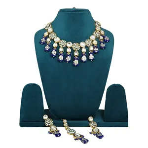 Ensemble de collier de luxe Kundan Polki, gouttes d'émail bleu royal et perles vertes, plaqué or, alliage et cuivre, bijoux fins - Product Image 3