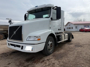 Camión de segunda mano Volvo VNM42T200 de 2018 con cabina diurna de un solo eje - D13M405 405HP, transmisión automática de 12 velocidades, camión de larga distancia en venta - Product Image 2