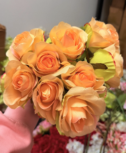 Bouquet di Fiori Artificiali in Seta, Composizione Realistica di Rose per Decorazioni Casa e Matrimonio, Stile Classico Fatto a Mano - Product Image 3