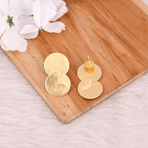 Boucles d'oreilles clous en laiton de qualité supérieure, finition mate, pour femmes, boucles d'oreilles tendance pour femmes, design unique, au meilleur prix - Product Image 4