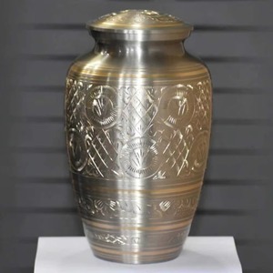 Elegir una urna de cremación de metal permite a las familias crear un tributo duradero que se puede transmitir a través de las generaciones. - Product Image 4