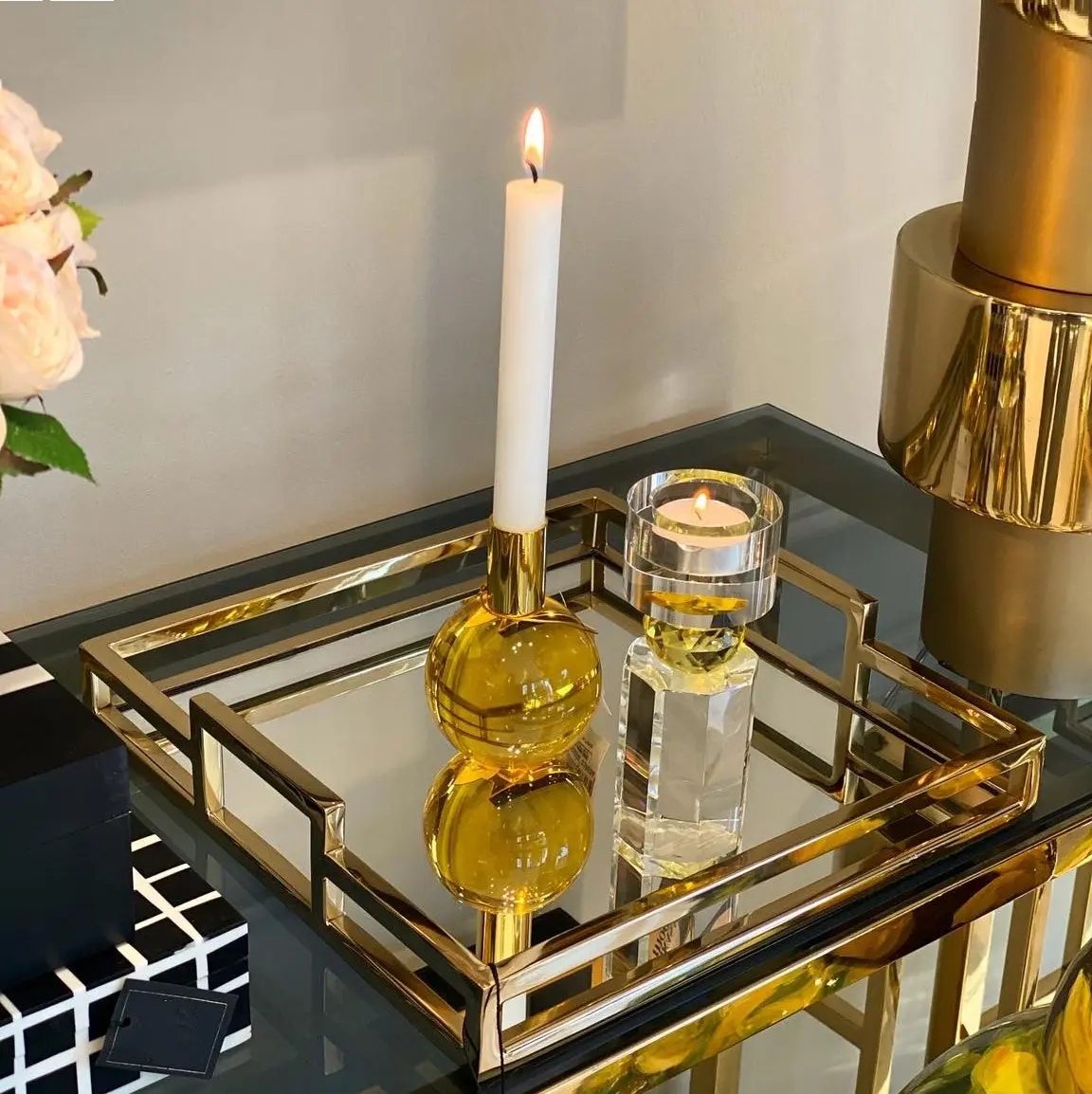 Bandeja de almacenamiento de perfume de diseño elegante, bandeja para servir comida con espejo y oro brillante, bandeja para servir frutas de forma cuadrada a la venta