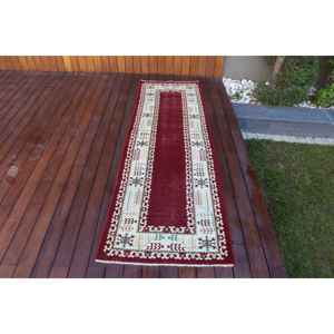 Alfombra Vintage de 2.4x7.2 pies, Alfombra Turca, Alfombra Marroquí de Lana Roja y Blanca - Product Image 1