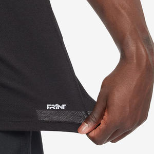 Camiseta de entrenamiento de hombre transpirable ligera personalizada Top de secado rápido tejido con método de tejido - Product Image 3