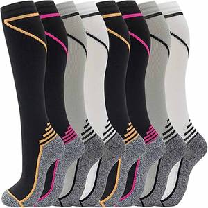 Chaussettes de sport respirantes colorées de style professionnel, chaussettes de basket-ball personnalisées, chaussettes de sport pour hommes, chaussettes athlétiques, téléchargées par Dress Sports - Product Image 1