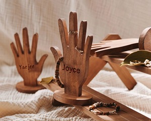 Support de support de bague en forme de main en bois Affichage de bijoux unique pour bagues Idéal pour vanité Table et décoration de la maison - Product Image 6