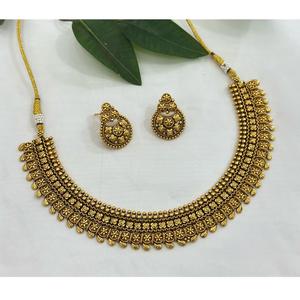 Ensemble de collier et boucles d'oreilles de qualité supérieure plaqué or, style traditionnel, collection pour femmes, pour mariage et festivals - Product Image 1