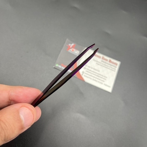 Pince à épiler à sourcils pointue et carrée en acier inoxydable Plasma violet logo personnalisé pince à épiler professionnelle à sourcils - Product Image 3