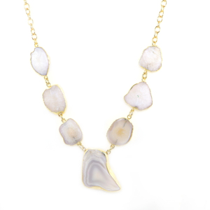 Collier en agate délicate, forme irrégulière, plaqué or 24 carats, cristal de guérison, pierre de naissance, bijoux pour femmes - Product Image 1