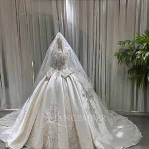 Robe de mariée moderne OY024 à col bateau long, traîne chapelle, avec fleurs en dentelle, cristaux et gants - Product Image 1