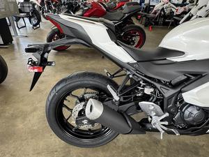 YZF-R3 2026 Édition 70e Anniversaire - Product Image 6