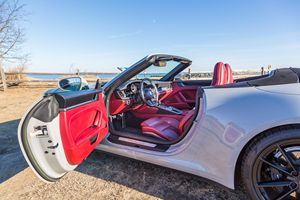 2022 911 Carrera Cabriolet 379 ch Turbo Flat-6, Pack Premium, Système d'échappement sport, Non modifié - Product Image 4