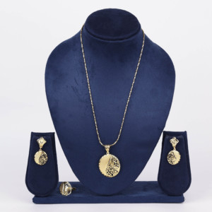 Ensemble de pendentifs en laiton plaqué or et cuivre Bijoux tendance en diamant pour femmes Cadeau de mariage Collier Chapado En Oro Style Laminado - Product Image 1