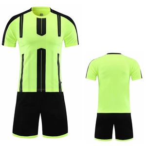 Uniformes de football pour hommes sur mesure vêtements de sport d'entraînement rétro et maillot de football avec prix de service OEM - Product Image 3