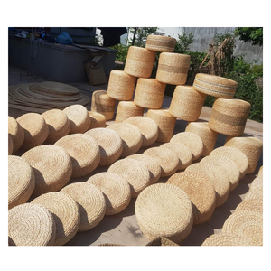 Cojín de suelo de jacinto de agua sostenible, PUF hecho a mano de Vietnam para tiendas de hogar éticas, proyectos de interiores y marcas ecológicas - Product Image 3