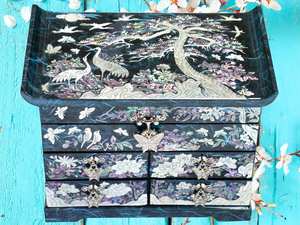 Boîte à bijoux décorative de luxe en bois avec incrustations de nacre, organisateur de rangement artisanal pour bijoux, cadeaux et décoration intérieure - Product Image 2