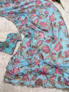 Georgette suave y pesada con un hermoso estampado digital, bordado a mano con espejo y lentejuelas, borde de encaje, perfecto para cualquier evento. - Product Image 4