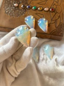 Gros en vrac 1 1.5 pouces fabriqués à la main Opalite pointes de flèches Agate cristal pierres précieuses javelots pilier décoration de la maison Feng Shui inde - Product Image 4