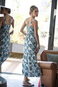 Vente en gros Robes d'été S-2XL pour femmes Robes à imprimé floral Robes licou à col en V Pas d'avis jusqu'à présent 4 vendus - Product Image 4