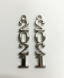 Breloques métalliques personnalisées avec numéro d'année, pendentifs en alliage plaqué argent poli pour bijoux de remise de diplôme, porte-clés et projets de bricolage - Product Image 2