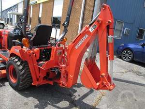 Mini tracteur Kubota BX23S 4x4 avec chargeur frontal et pelle arrière |   Tracteur agricole compact 23HP, tracteur subcompact 4x4 avec chargeur - Product Image 2