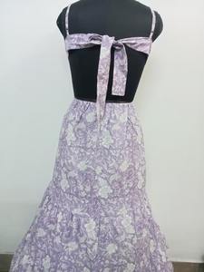 Vestido largo de verano sin mangas con cuello en V floral de algodón para mujer con dobladillo con volantes para playa o ropa informal - Product Image 3