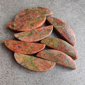 พลอยคาโบชองทรงพระจันทร์ครึ่งดวงธรรมชาติเกรดคุณภาพอัญมณีปรับเทียบขนาดได้ทุกขนาด - Product Image 2