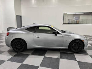 2019 pour 86 Coupé 2 portes d'occasion, propre, économique, sièges en cuir, conduite à gauche, caméra de recul, toit ouvrant, phares à LED - Product Image 2