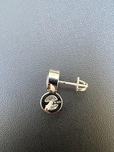 Pendientes de Botón con Bisel de Diamantes de Moissanita Redondos de Estilo Moderno con Baño de Oro y Plata 925 para Mujeres de Lujo - Product Image 4