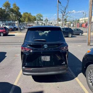 Toyota Sienna LE 8 places 2024, propre et abordable - Product Image 3