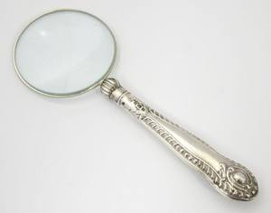 Loupe de table vintage de style rococo victorien, plaquée argent sterling, accessoire de lecture, objet de collection - Product Image 1
