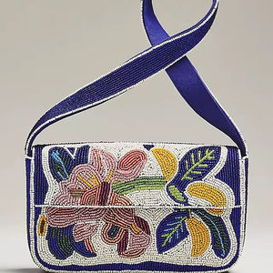 Bolso de Mano Bordado con Cuentas de Diseño, Bolso de Mano con Cuentas Hecho a Mano, Intrincado Motivo Floral Artesanal, Cuentas Pequeñas Cosidas a Mano - Product Image 1