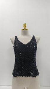 Camisole au crochet avec paillettes, crocheté à la main, vêtement unique en paillettes - Product Image 3