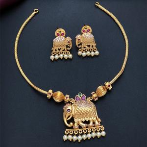 Conjunto de collar de cadena chapado en oro de diseñador de calidad superior con aspecto de piedras simples con pendientes para colección de boda para mujer - Product Image 1